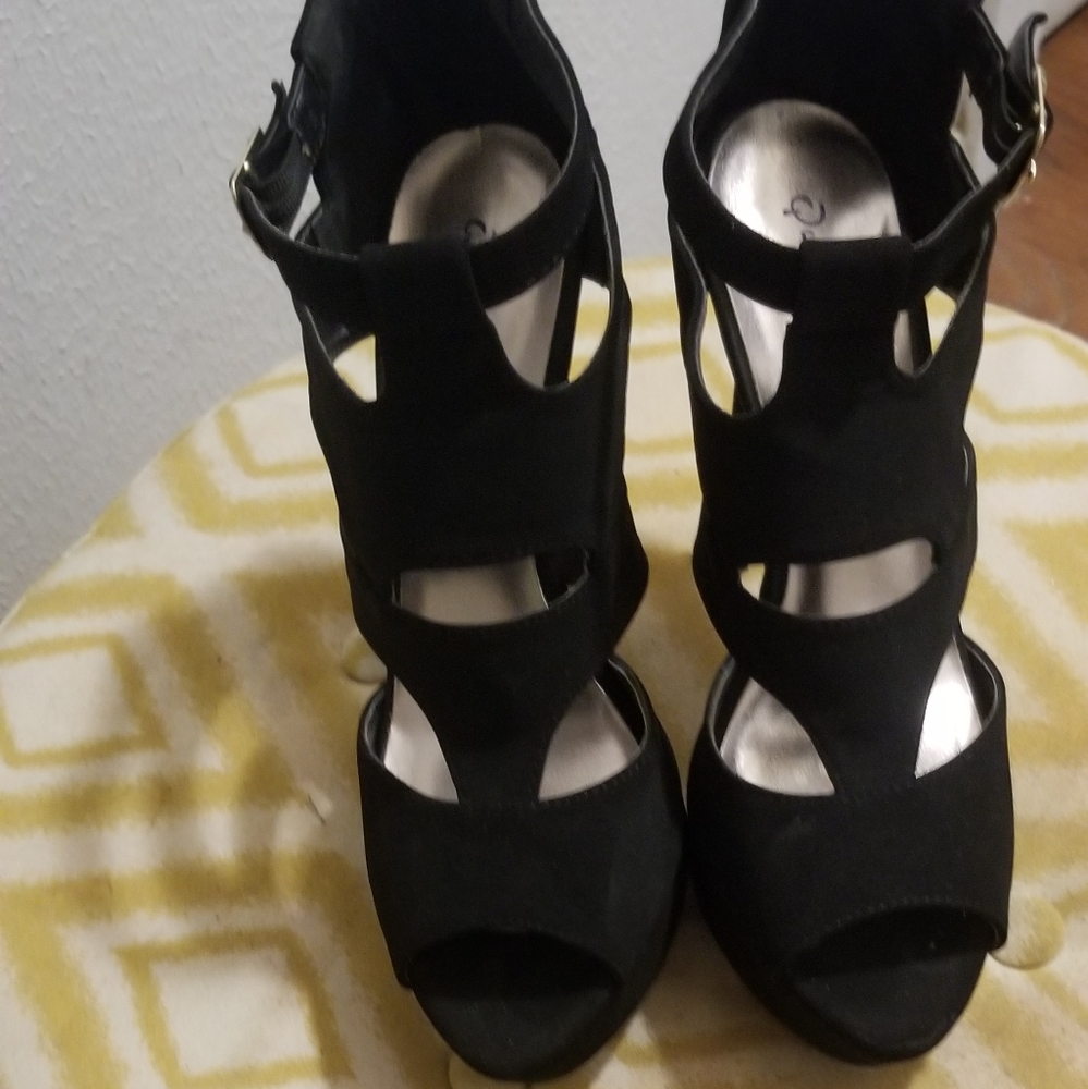Heels - Picture 2 of 3